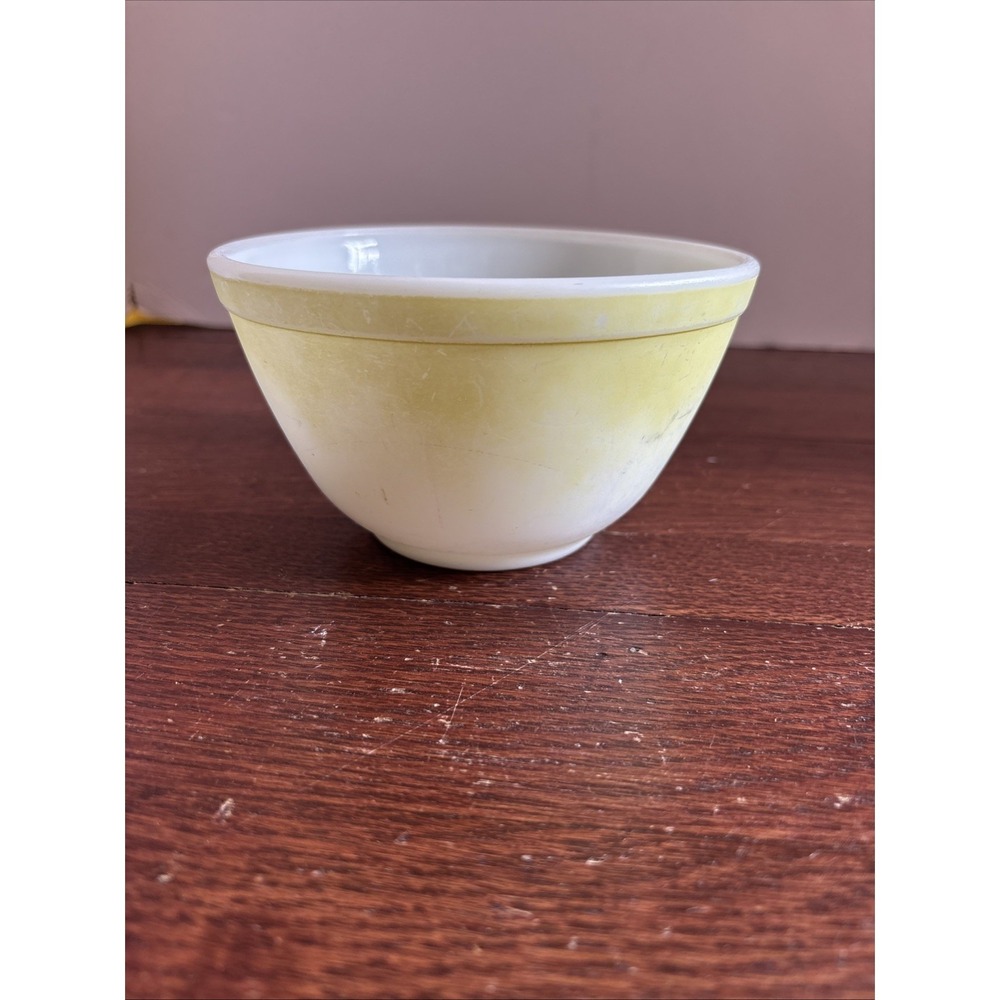 Vintage Pyrex 401 1 1/2pt Small Mixing Bowl Primary Color Yellow USA Loved